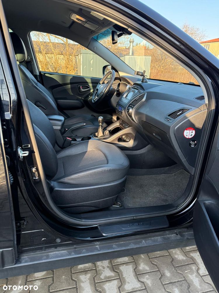 Hyundai ix35 1.7 CRDi 2WD blue Finale Gold - 24