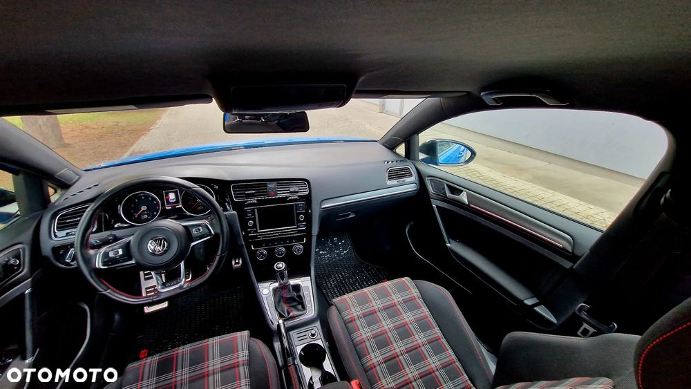 Volkswagen Golf - 24