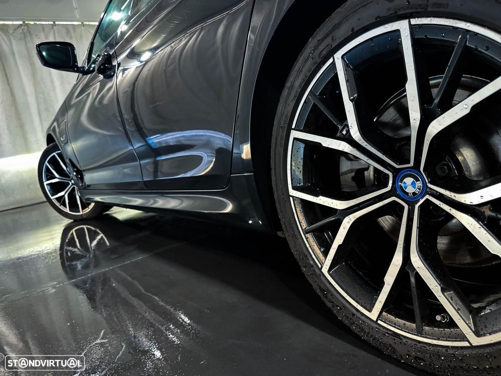 BMW 530 e Pack Desportivo M - 8