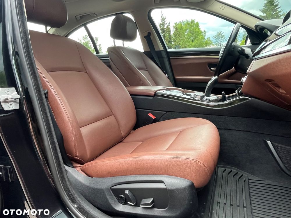 BMW Seria 5 535i xDrive - 12