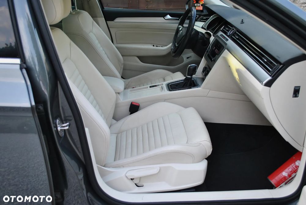 Volkswagen Passat - 14