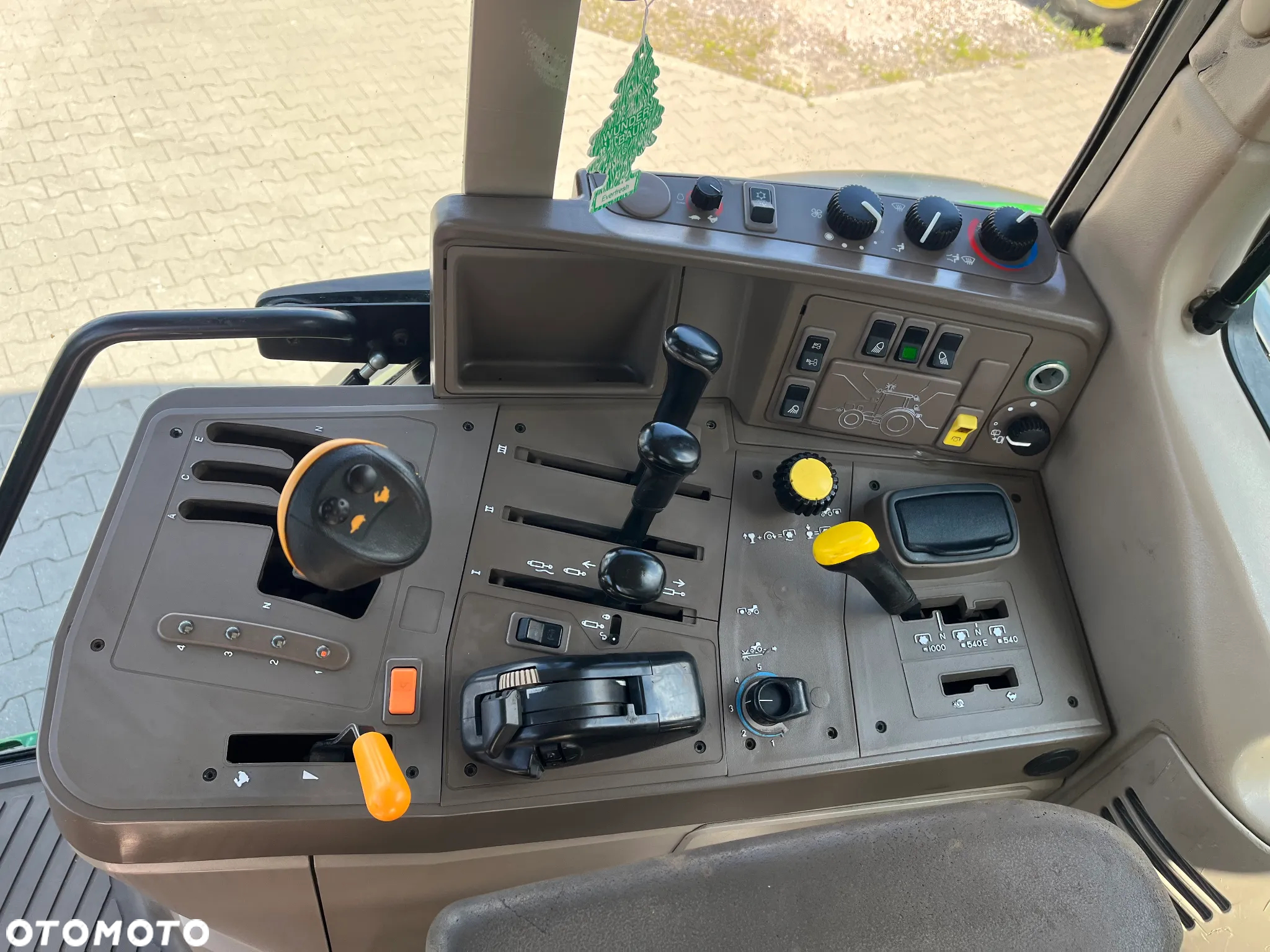 John Deere 6930 - 12