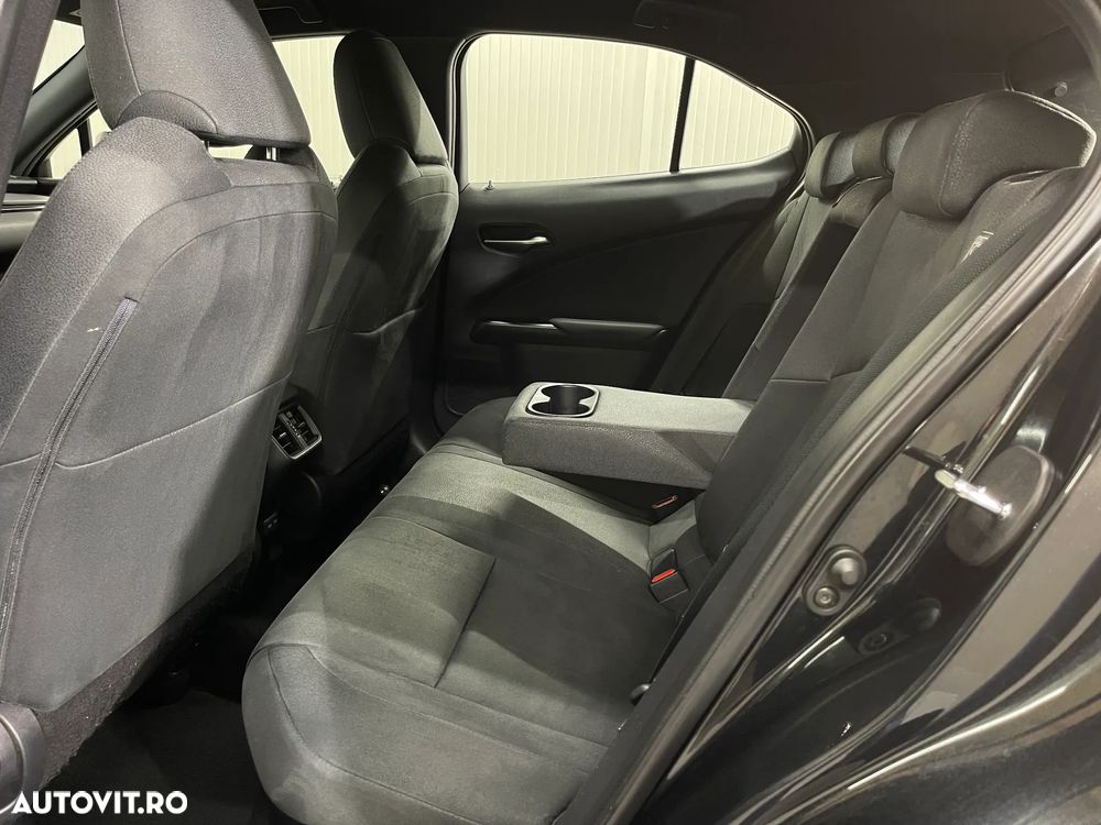 Lexus UX 250h Business Edition - 11