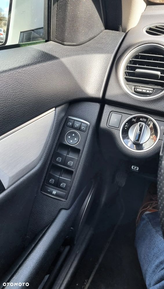 Mercedes-Benz Klasa C 180 (BlueEFFICIENCY) Avantgarde - 15