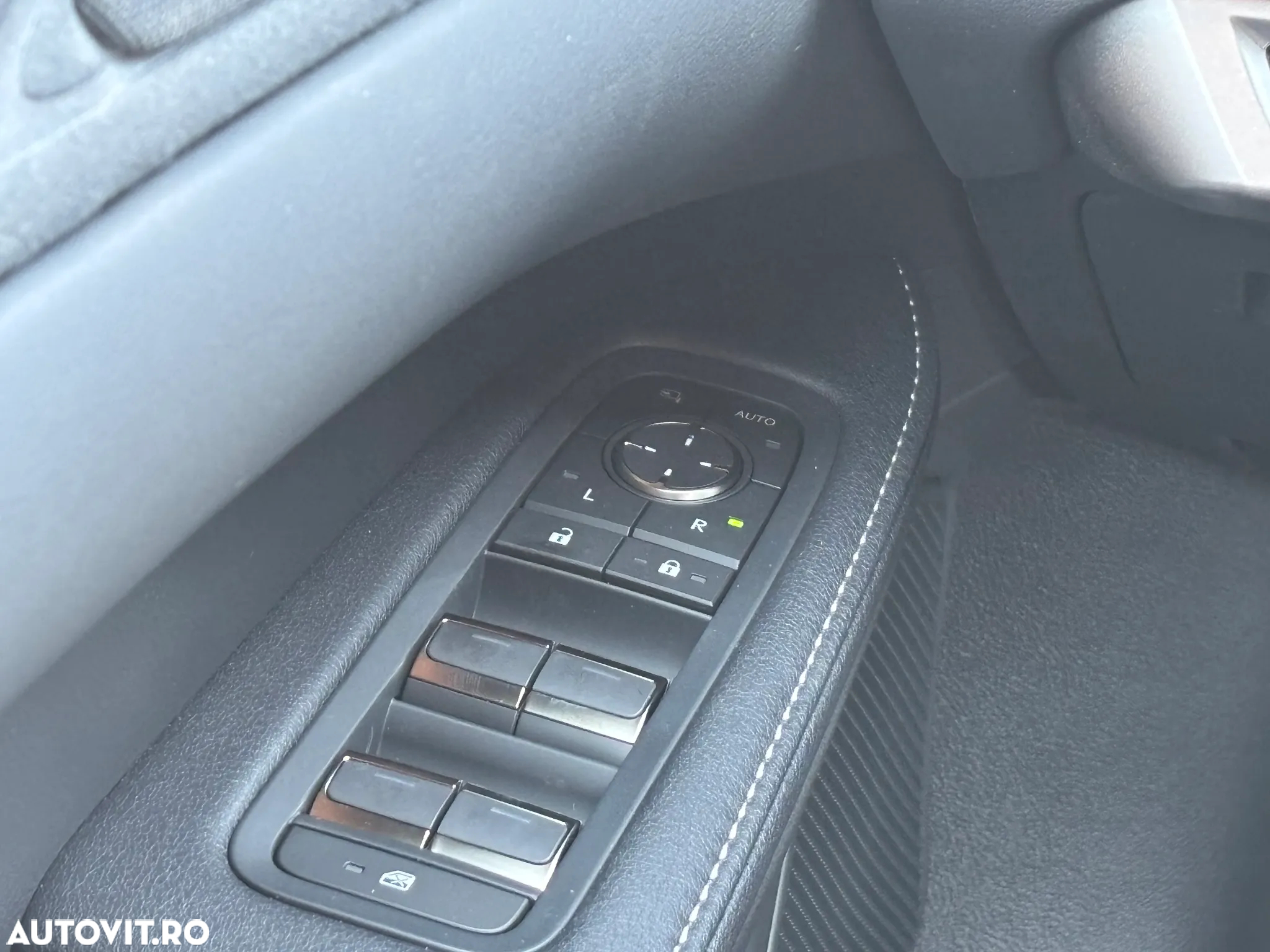 Lexus Seria RX - 17