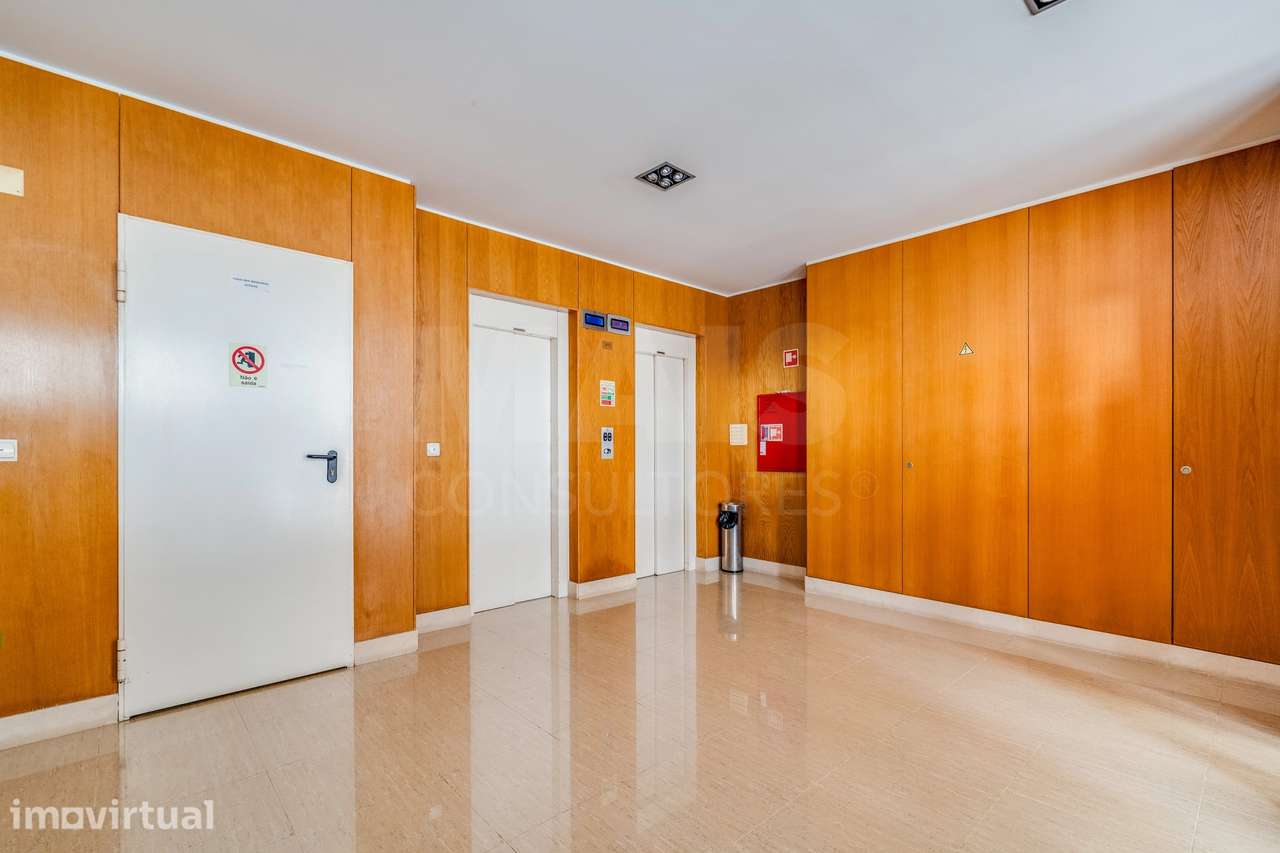 Apartamento T2 com 1 Lugar de Estacionamento  e Varanda | Próximo d... - Grande imagem: 2/24