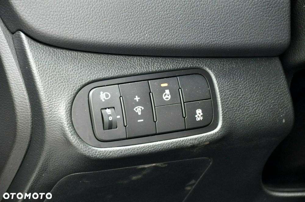Kia Carens - 37