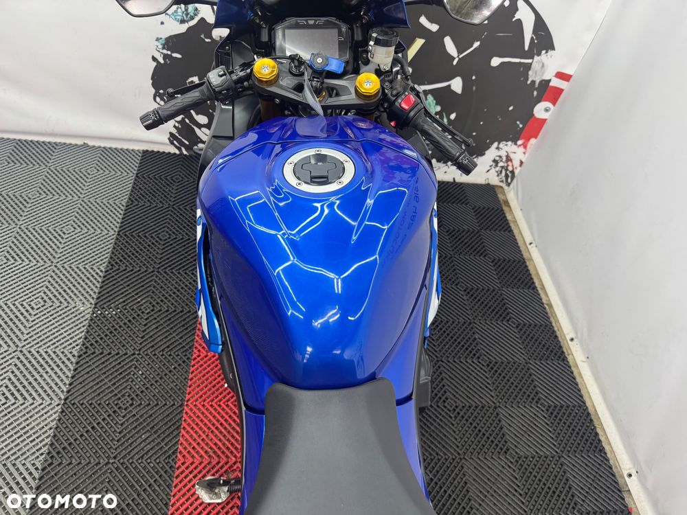 Suzuki GSX-R - 22