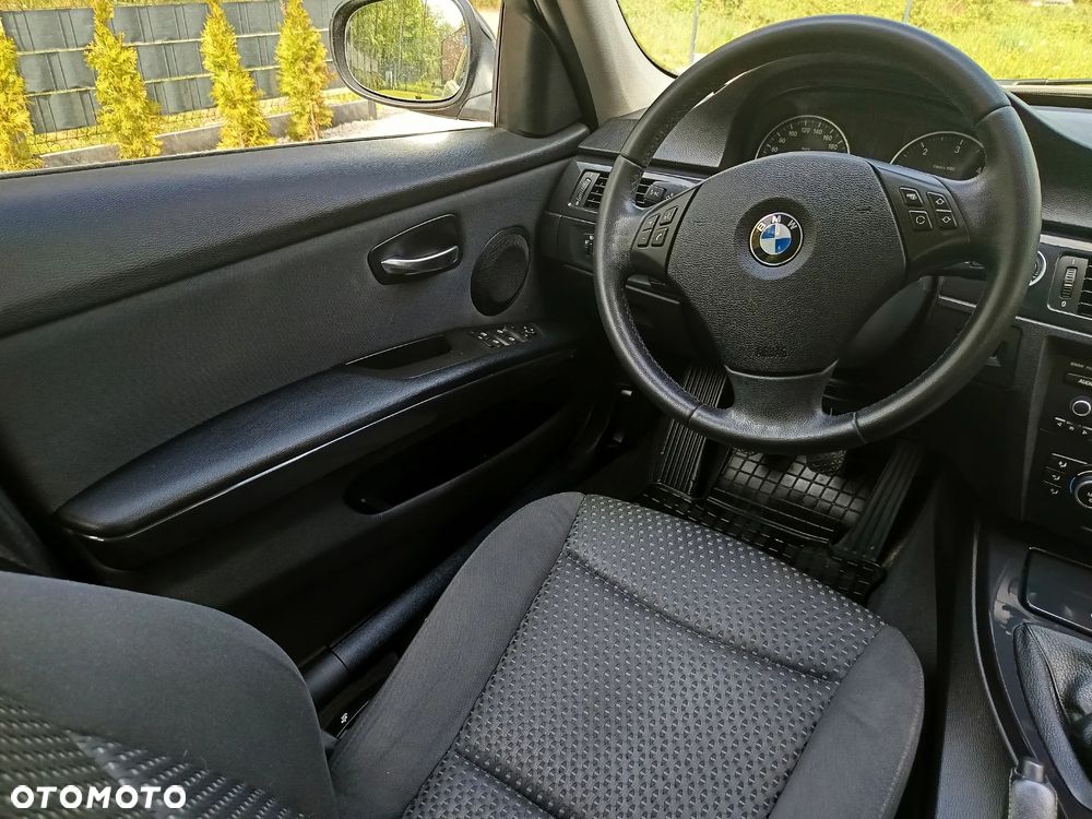 BMW Seria 3 318d DPF Edition Lifestyle - 26