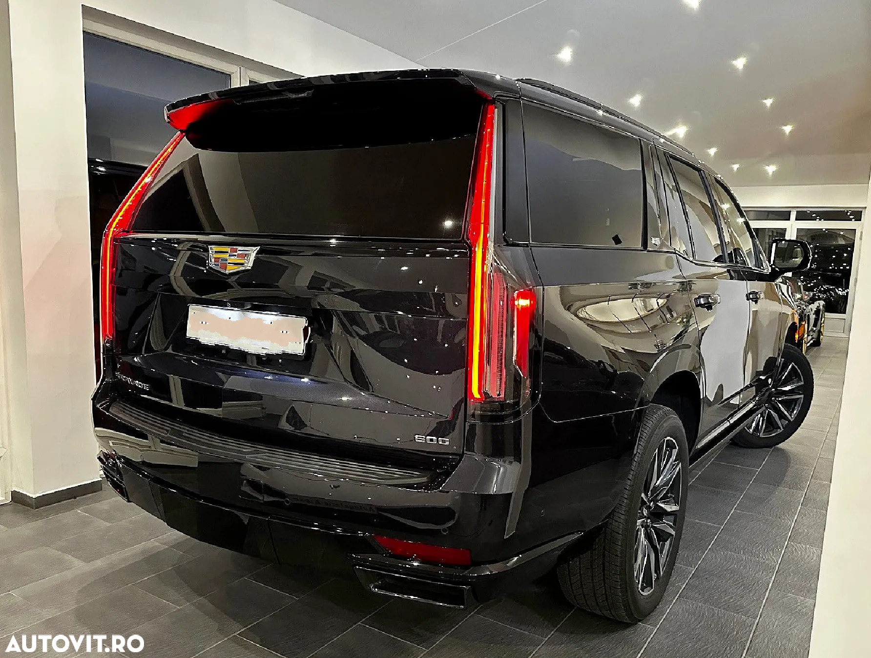 Cadillac Escalade - 3
