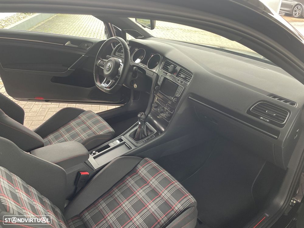 VW Golf 2.0 TSi GTi Performance - 14