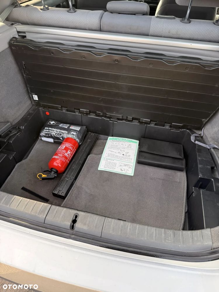 Toyota Prius 1.5 VVT-i Sol - 13