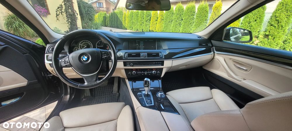BMW Seria 5 525d xDrive Luxury Line - 11