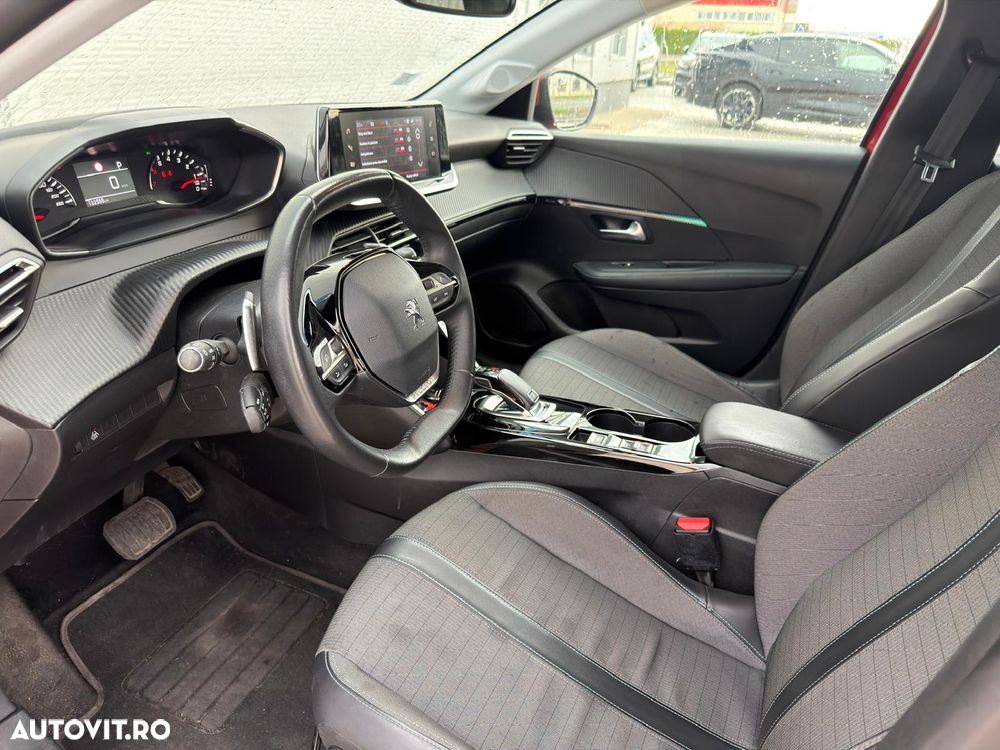 Peugeot 208 - 12