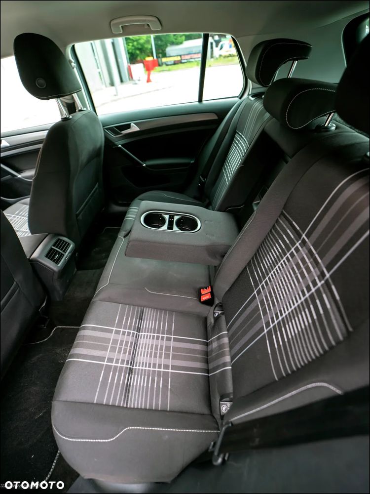 Volkswagen Golf - 8