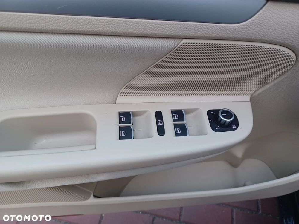 Volkswagen Golf 2.0 TDI DPF Comfortline - 9