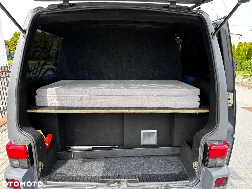 Volkswagen Multivan - 30