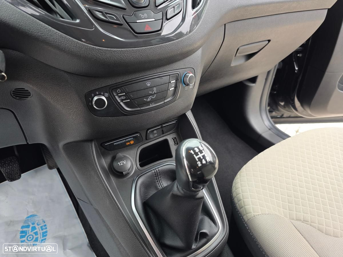Ford Tourneo Courier 1.0 EcoBoost Titanium - 28