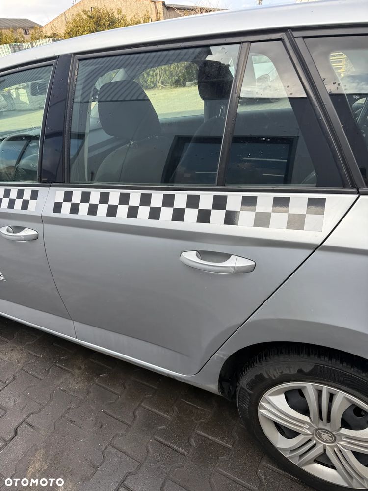 SKODA FABIA III KOMBI LA7W DRZWI LEWE TYŁ TYLNE KOMPLETNE W KOLOR - 1