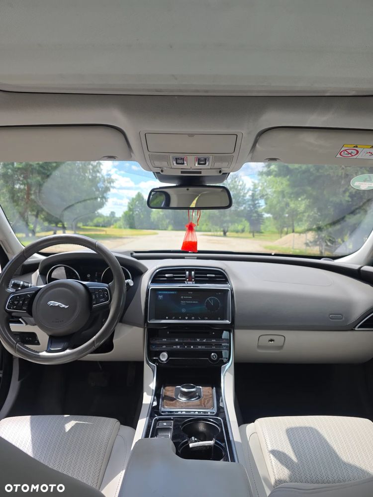 Jaguar XE E-Performance Prestige - 7