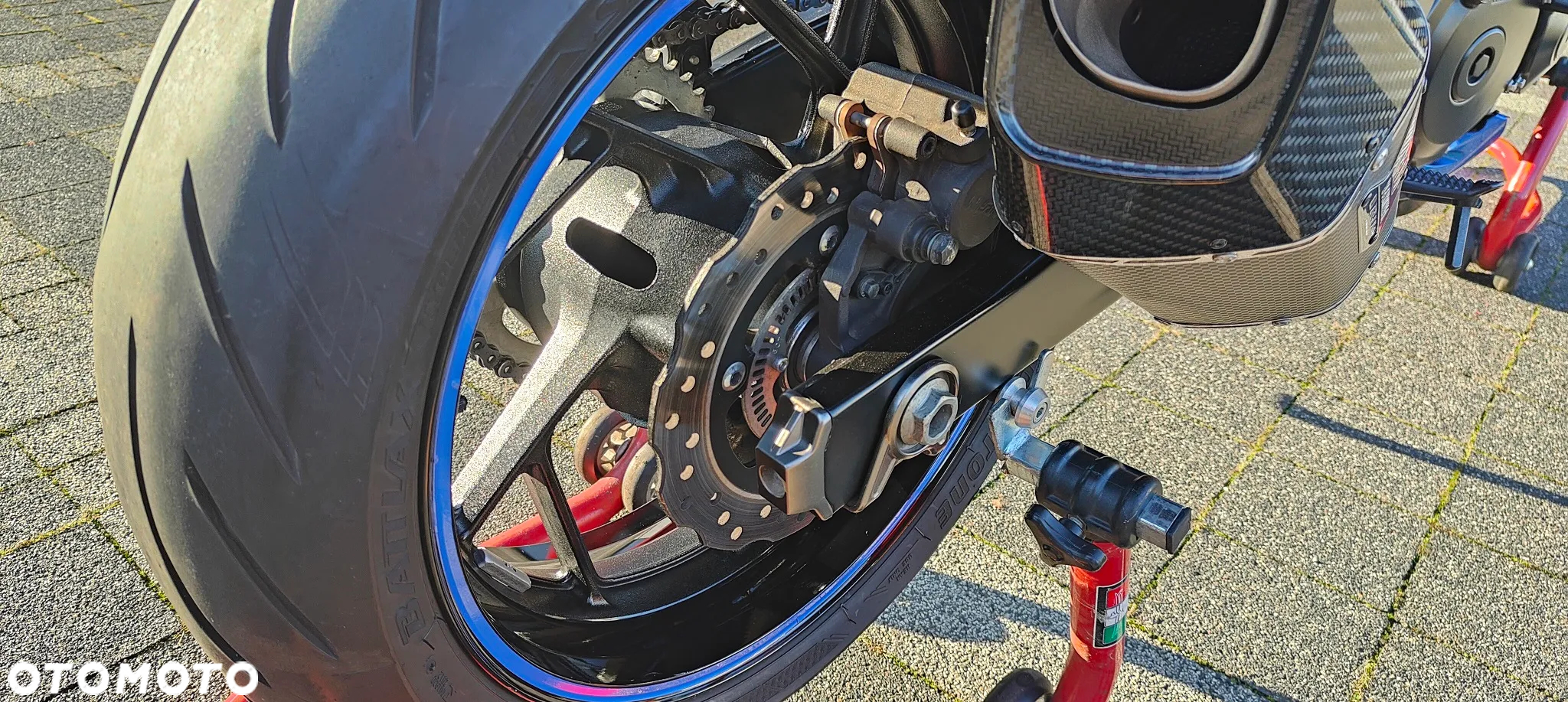 Suzuki GSX - 23
