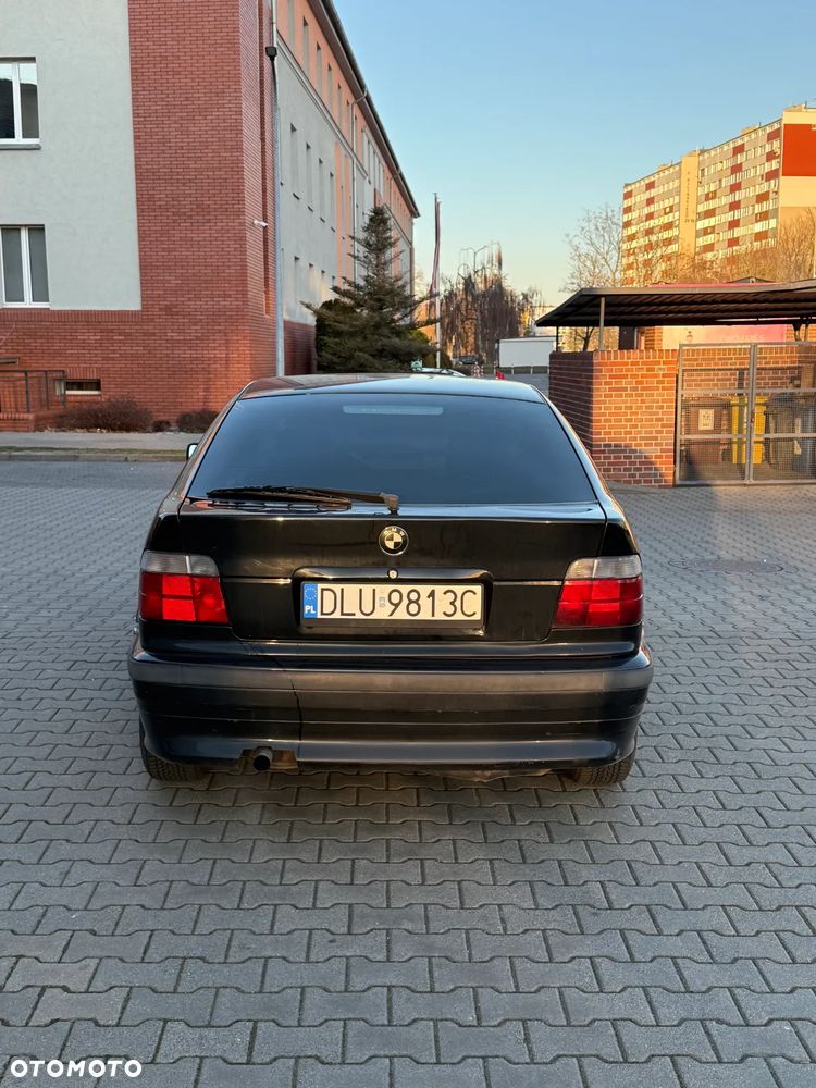 BMW Seria 3 316i - 4