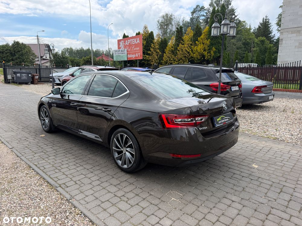Skoda Superb 2.0 TDI L&K DSG - 39