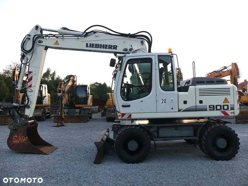 Liebherr A900C z Niemiec / Super Stan / - 5