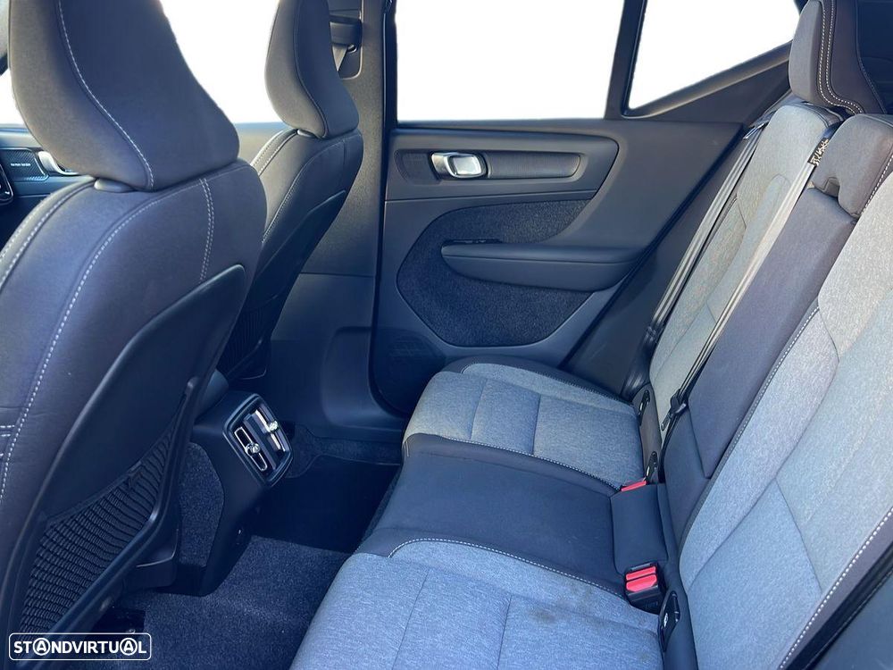 Volvo XC 40 2.0 B3 Plus Dark - 7
