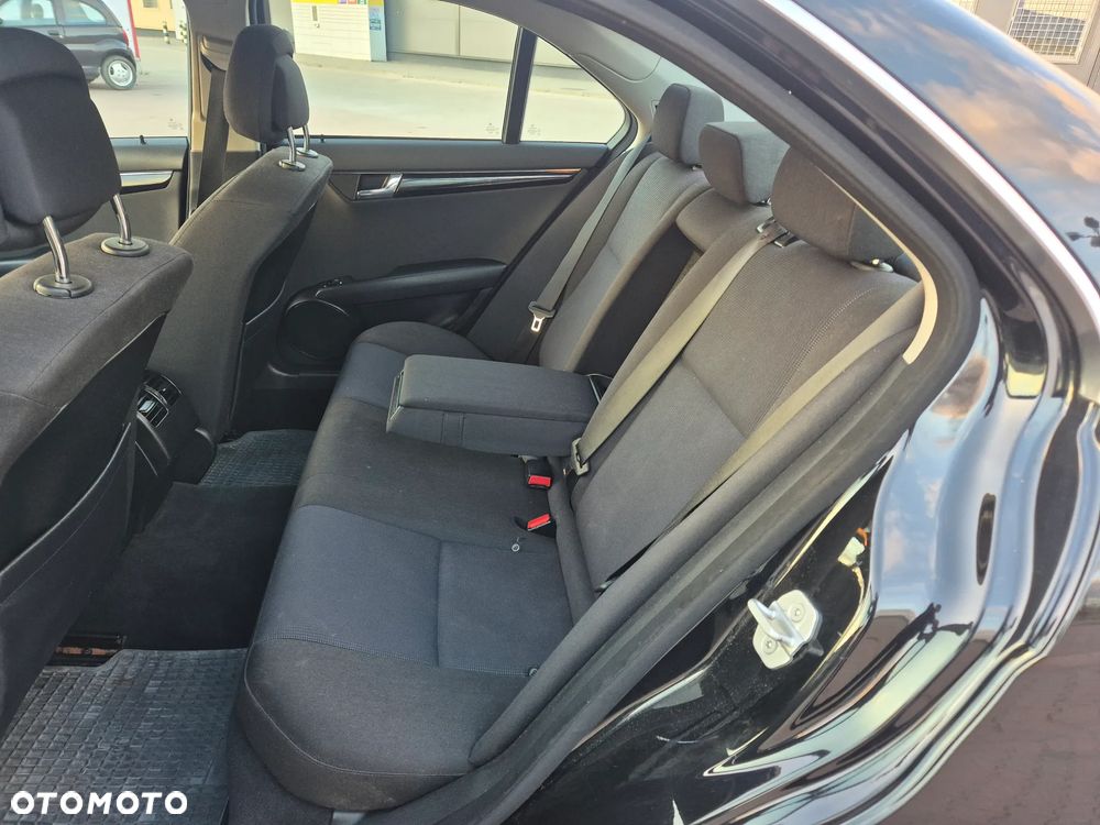 Mercedes-Benz Klasa C 200 CDI DPF BlueEFFICIENCY Elegance - 14