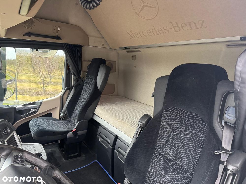 Mercedes-Benz Actros - 12