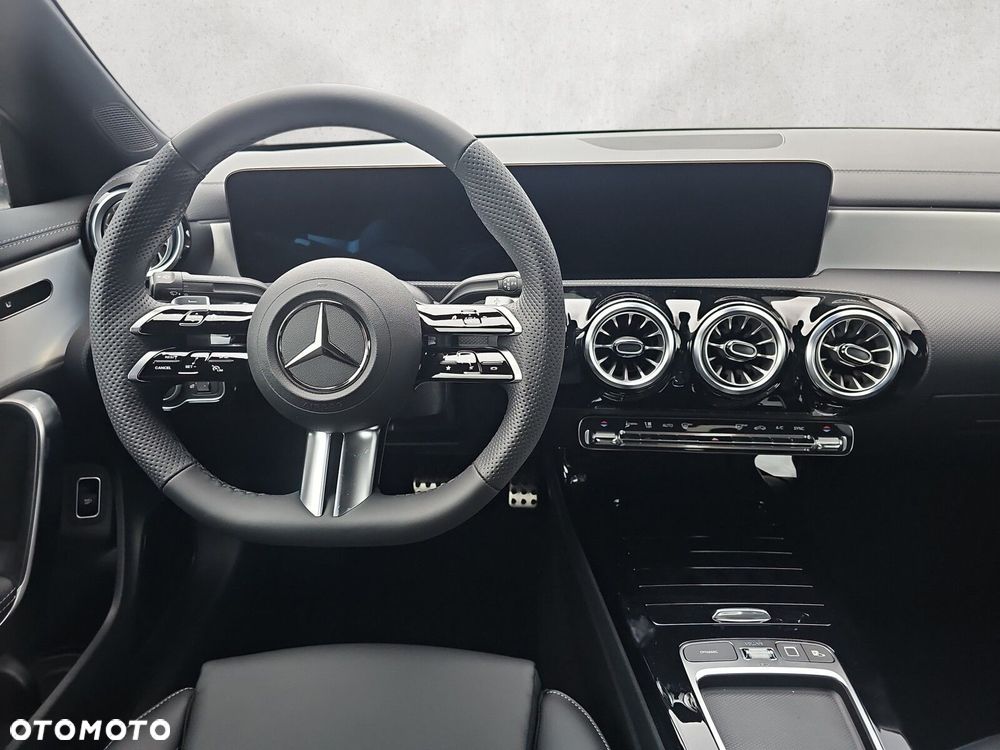 Mercedes-Benz CLA - 13