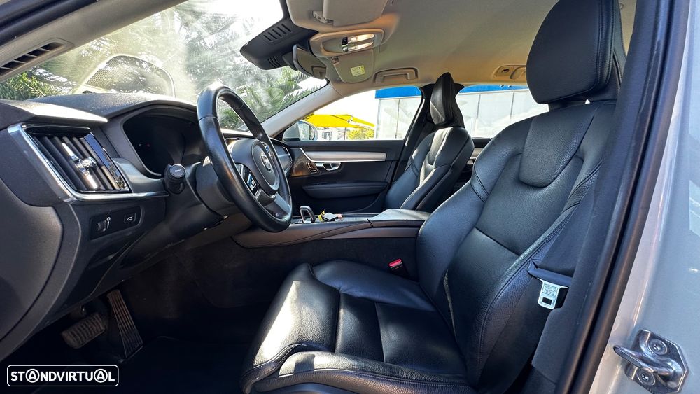 Volvo V90 2.0 B4 Momentum Plus Geartronic - 22