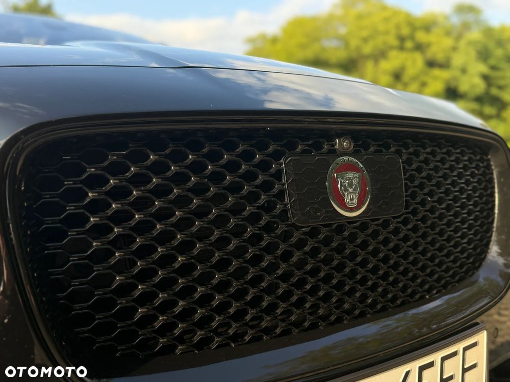Jaguar F-Pace 30t AWD Portfolio - 13