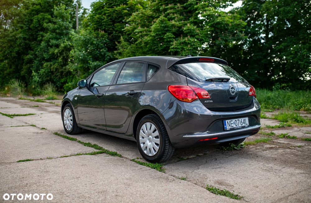Opel Astra 1.6 - 12