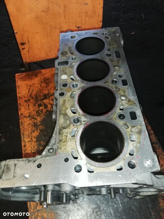 Blok silnika bmw mini Toyota 1.6 d N47C16A - 8