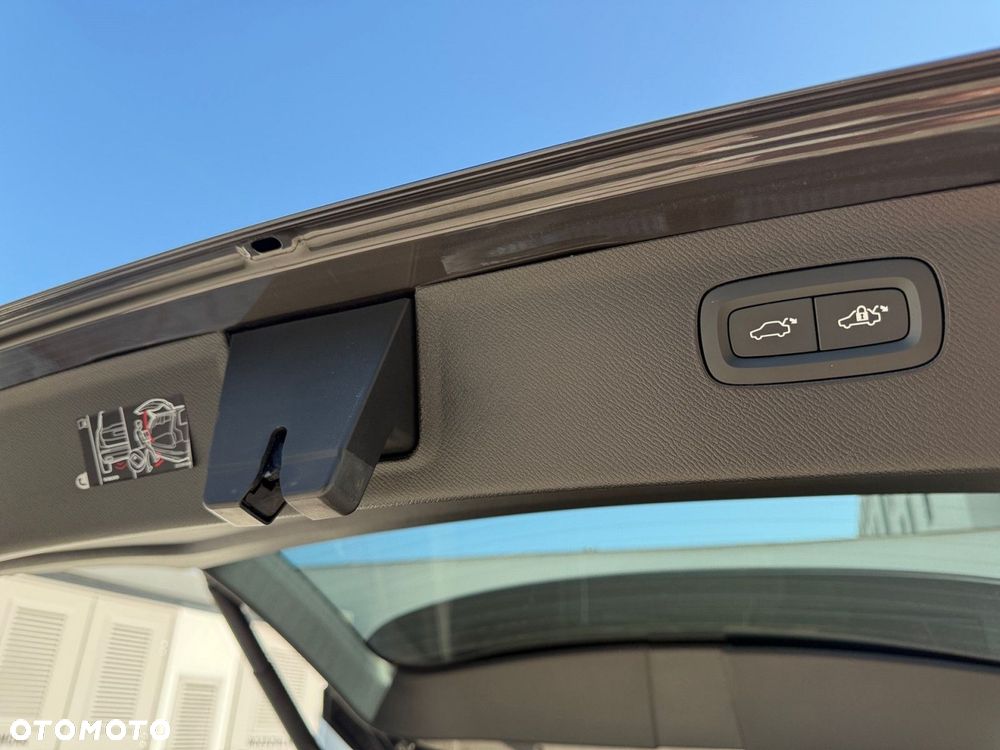 Volvo XC 90 - 32