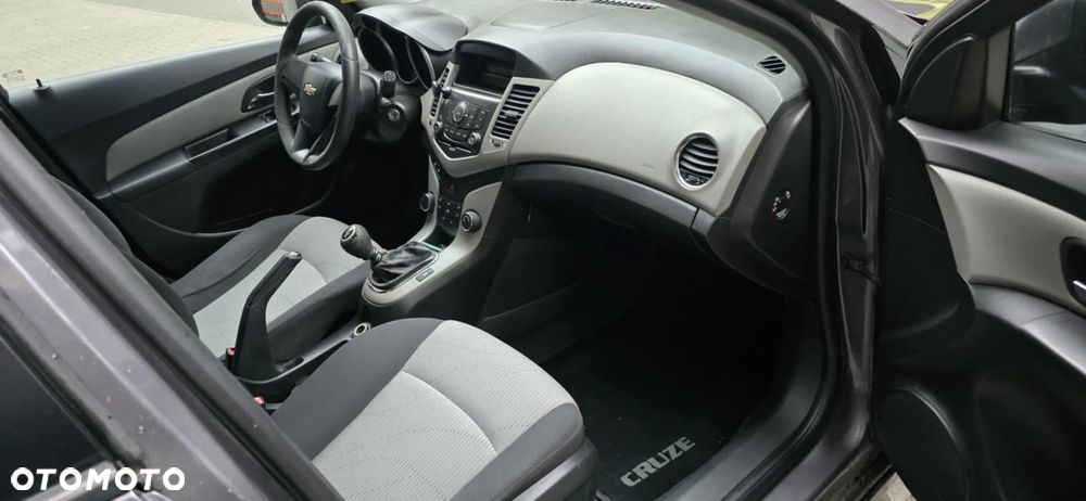 Chevrolet Cruze 1.6 LS+ - 5