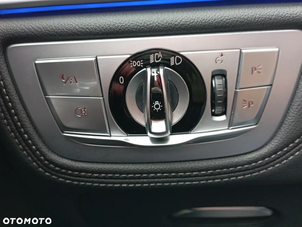 BMW Seria 7 750i xDrive - 24