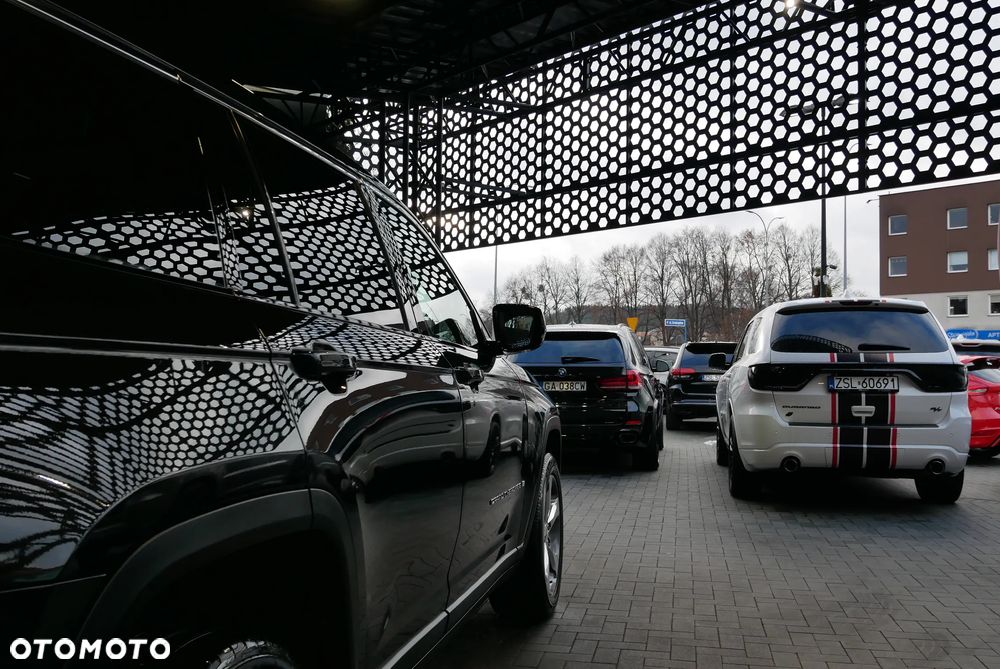 Jeep Grand Cherokee - 34