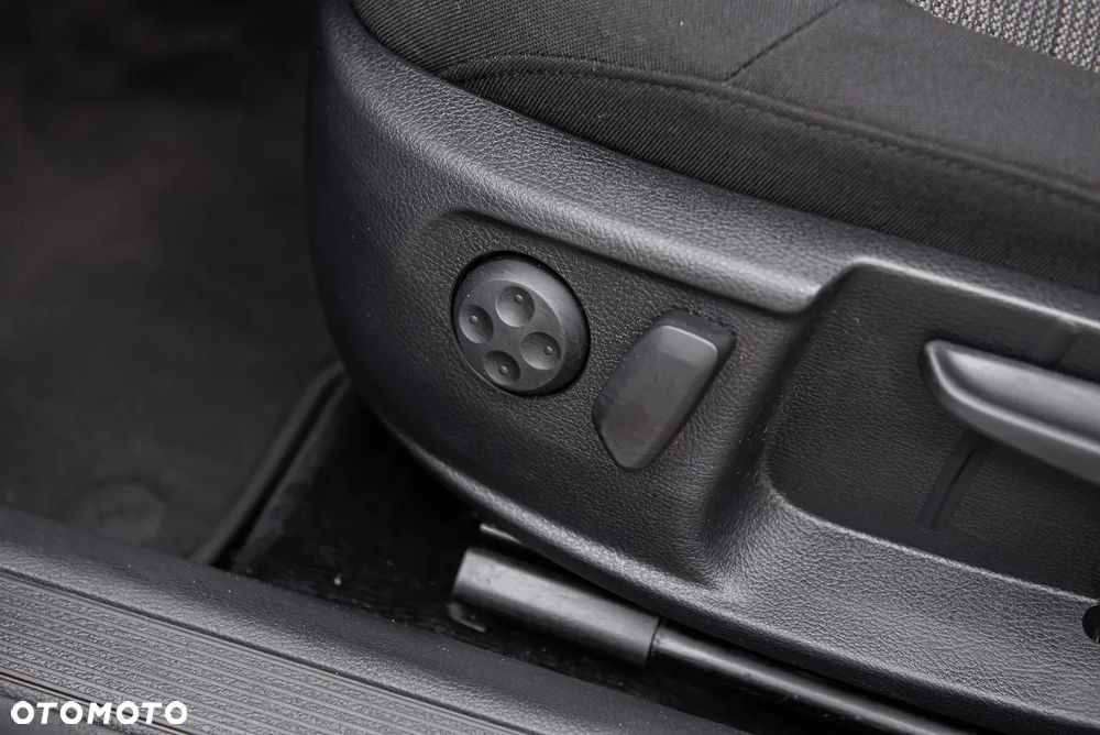 Volkswagen Passat 2.0 Blue TDI SCR Highline - 27