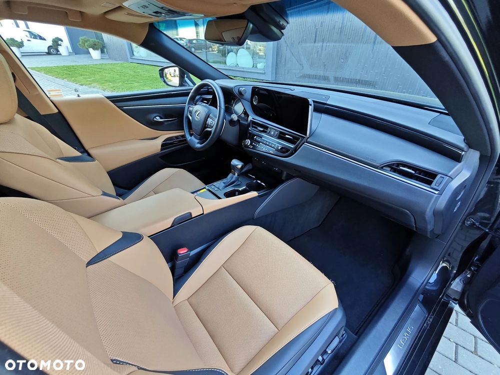 Lexus ES 300h Business Edition - 4