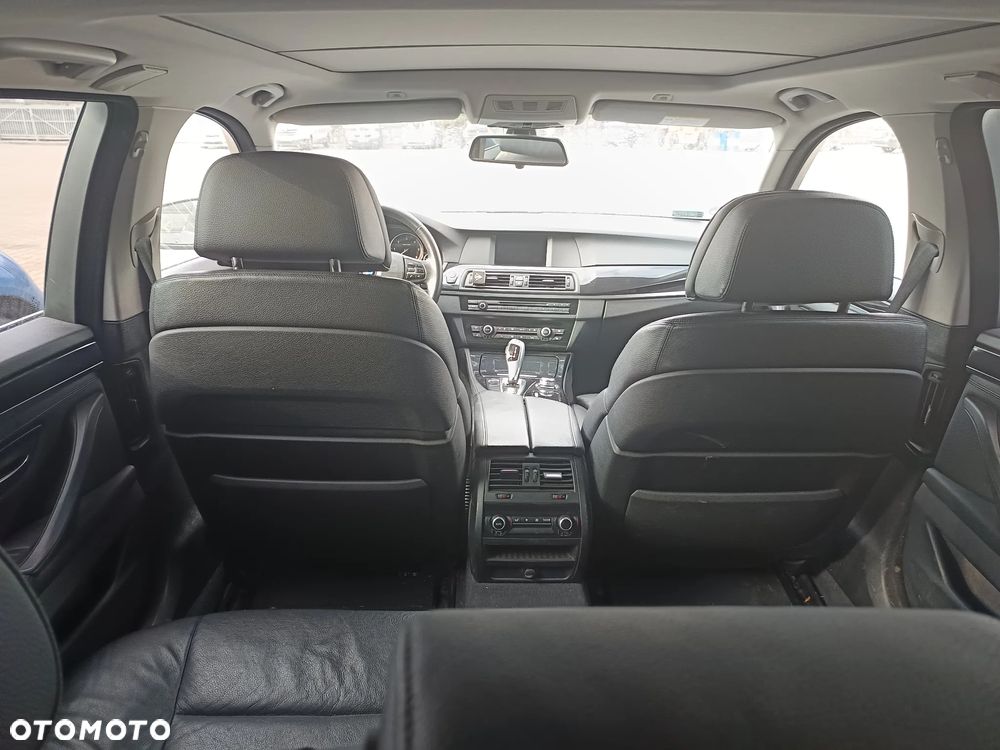 BMW Seria 5 525d - 13