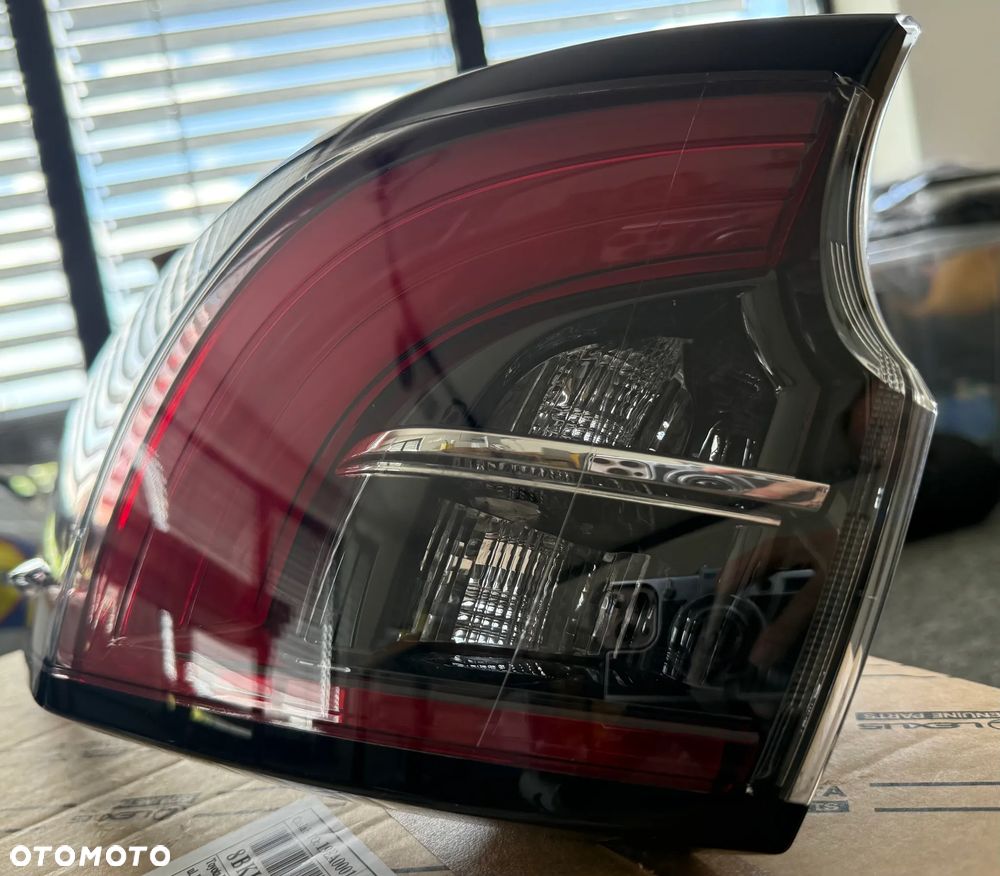 TOYOTA COROLLA E21 LAMPA TYŁ TYLNA PRAWA 19- KOMBI 81551-02D30 - 2
