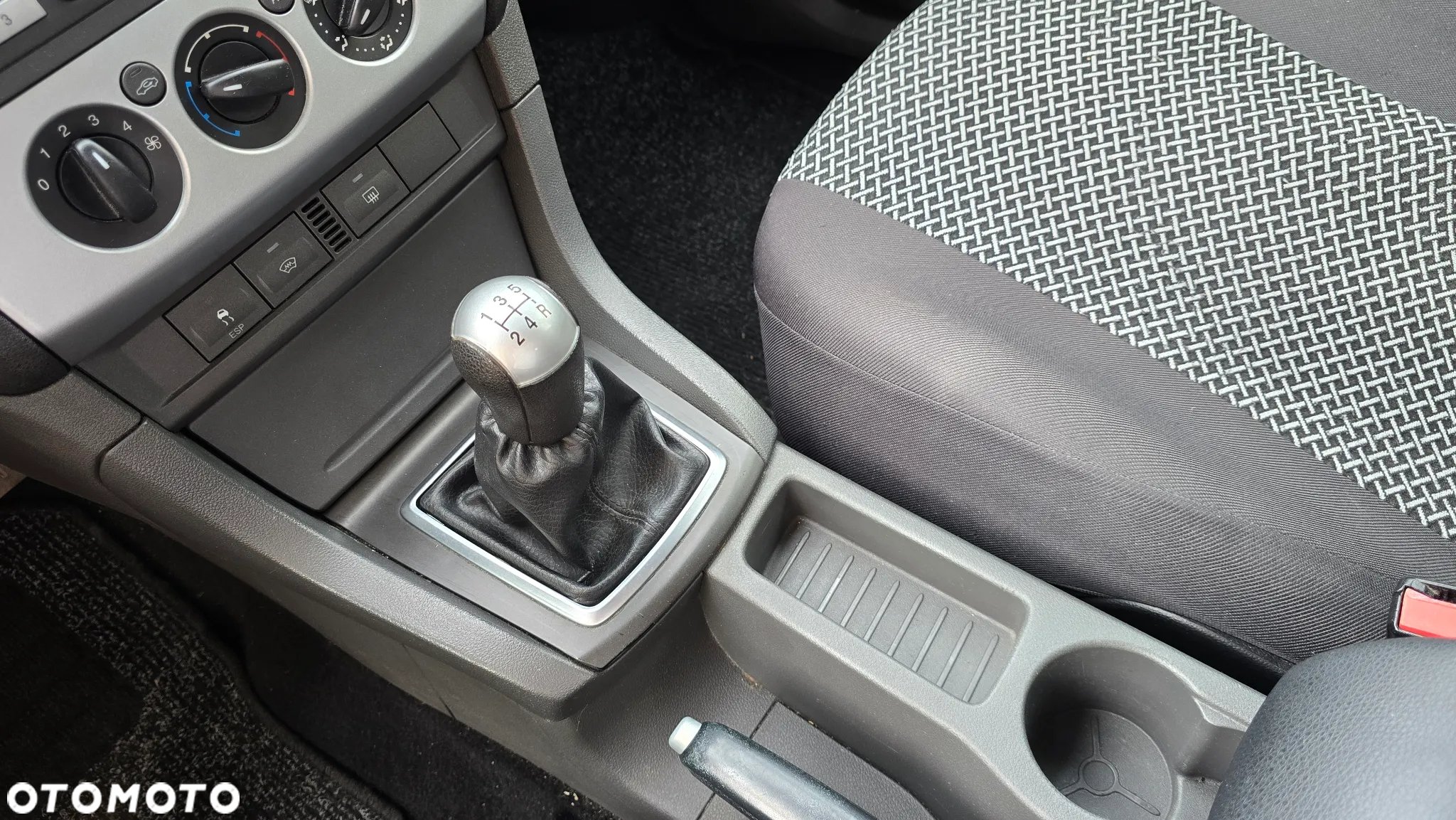 Ford Focus 1.6 Comfort - 19