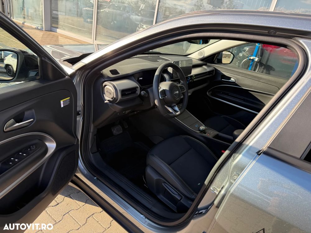 Jeep Avenger 54 kWh BEV 156 CP Summit - 13
