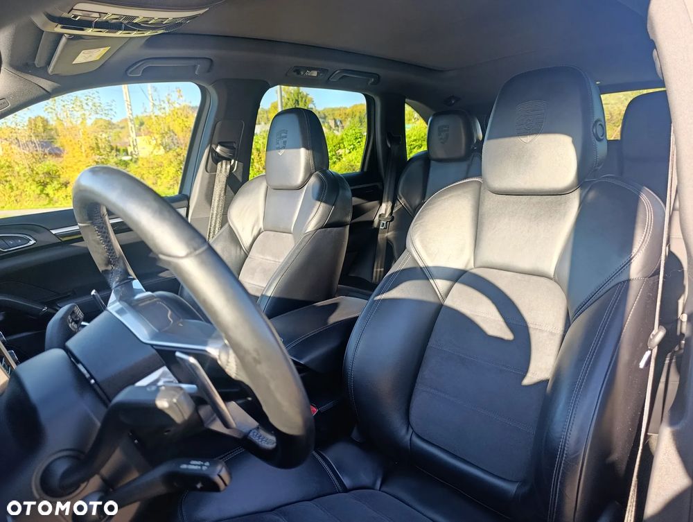 Porsche Cayenne S Diesel Platinum Edition - 13