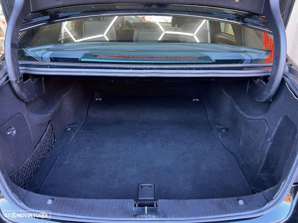 Mercedes-Benz E 250 BlueTEC Avantgarde Auto. - 41
