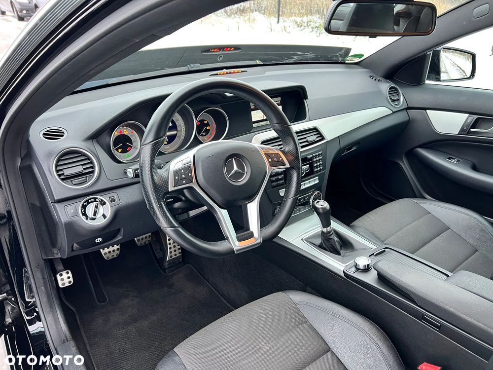 Mercedes-Benz Klasa C 180 Edition - 15