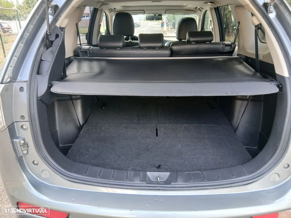 Mitsubishi Outlander 2.2 DI-D Instyle Navi - 28